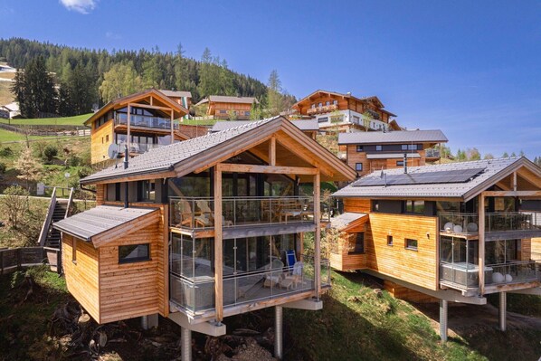 Außenseite Ferienhaus [Sommer]