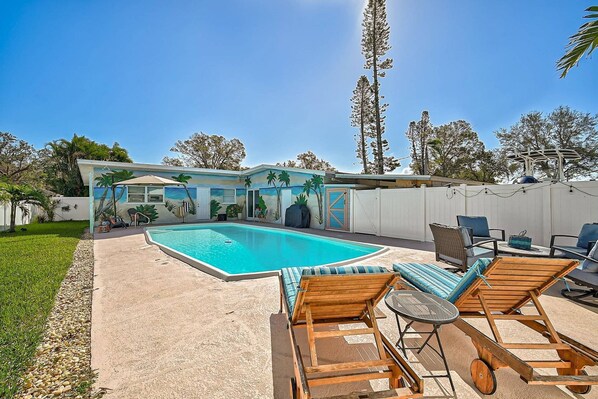 Enjoy the Vacation Vibes at the Peaceful Palms Pool