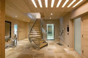 Entrance / Reception