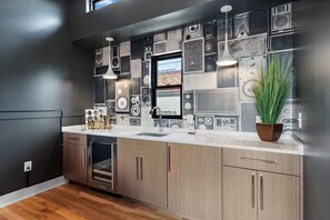 Wet Bar in Bonus Area leading to Deck!