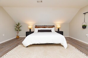 Master Bedroom w/King Bed & TV Streaming [Upstairs]