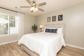 Guest Bedroom 3 w/Queen Bed & TV Streaming [Downstairs]