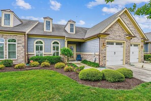 ,Front Elevation,
