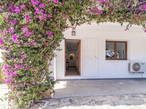 Entrance to Casa Lujo ground floor villa