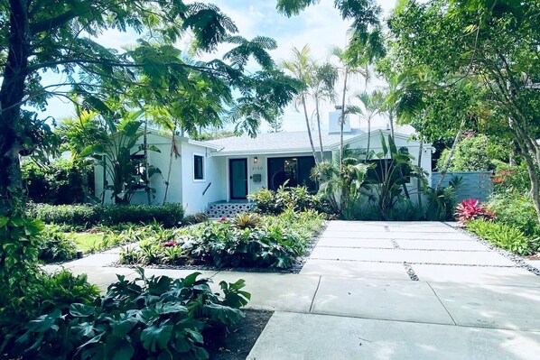 Welcome Home! Manicured gardens and stone parking will fit 2 cars comfortably.