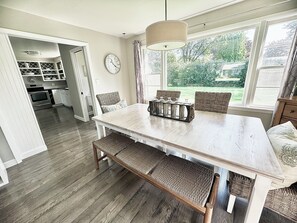 Seating for 7