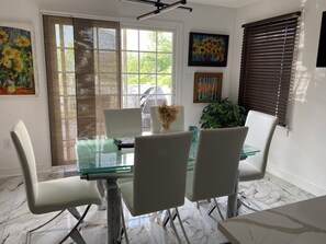 Kitchen dining