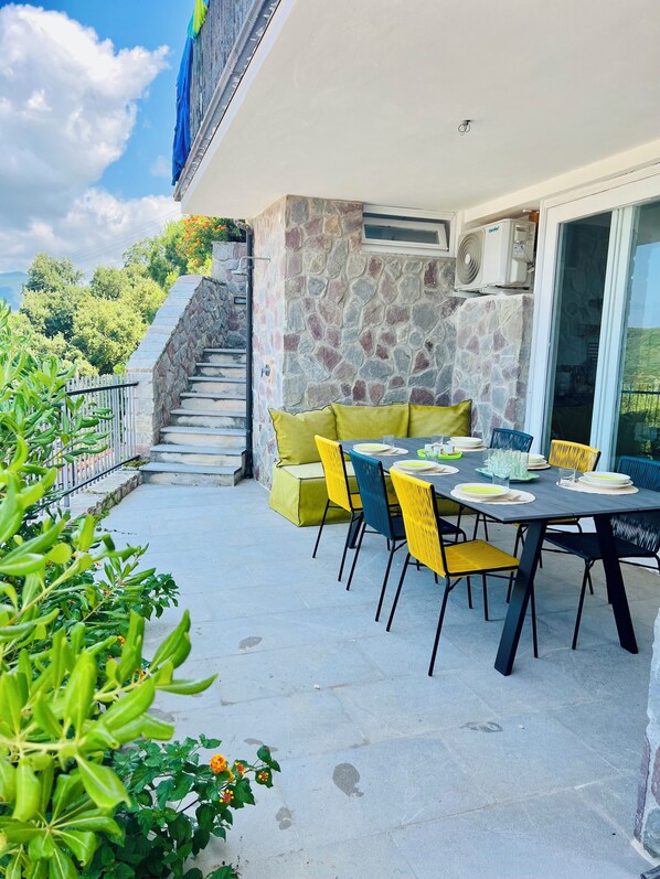Outdoor dining