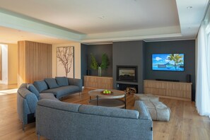 Living Room / Lounge