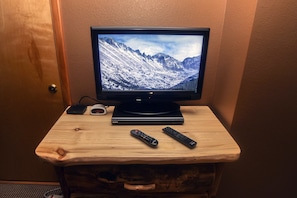 Flat Screen TV/Free Cable