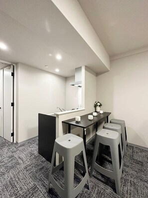Dining/Breakfast nook