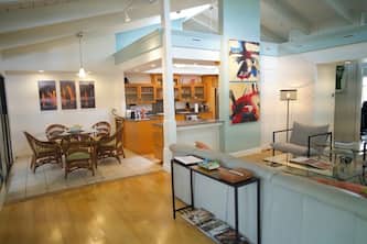 Steps to Beaches, 2 King Suites, Private Pool, AC!