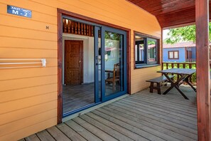 Außenseite Ferienhaus [Sommer]