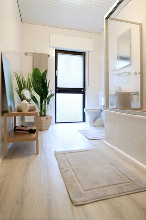 Ferienhaus, 60 qm, 1-2 Personen-Bad mit Fenster im Ferienhaus Wittneven