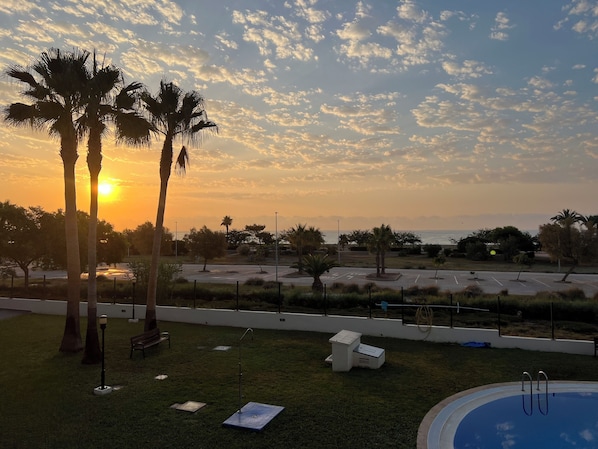 Amanecer desde la terraza de las habitaciones