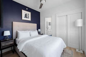 1st Bedroom, Queen Bed