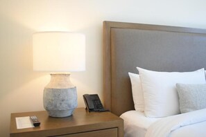 Unit with comfortable King size bed