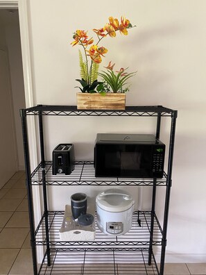 Micorwave, Rice cooker, Toaster, Blender and Crockpot.