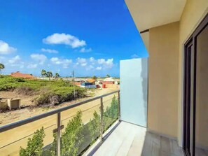 1BR Gold Coast  Pools  Tennis  Gym  Security (23967)