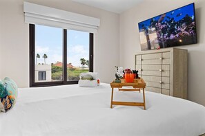 1BR Gold Coast  Pools  Tennis  Gym  Security (22839)
