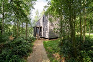 Stugans exteriör [sommar]