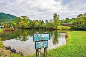 Catch and release pond located about 100 yards from the cabin! Open year around