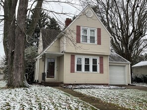The Corner Cottage @ Chestnut … is cozy inside for your winter getaway
