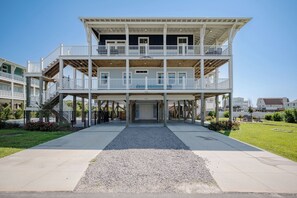 Exterior - Streetside / Parking Area