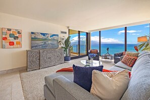 With a view like this from the couch you will always be on the beach! 