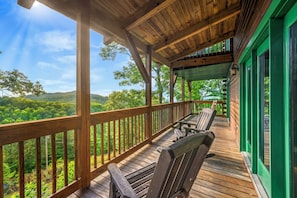 Sip your morning coffee while enjoying breathtaking mountain views!