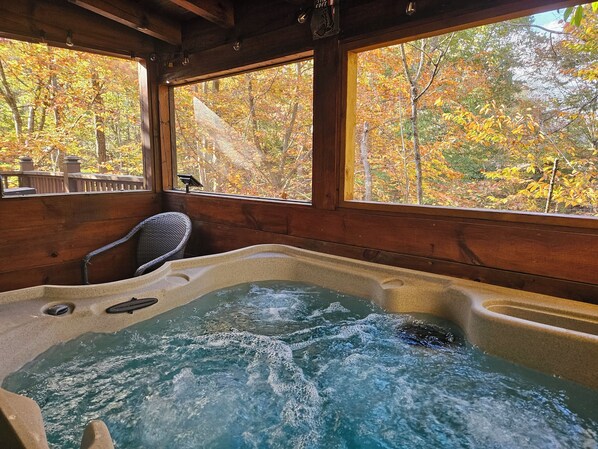 Outdoor spa tub