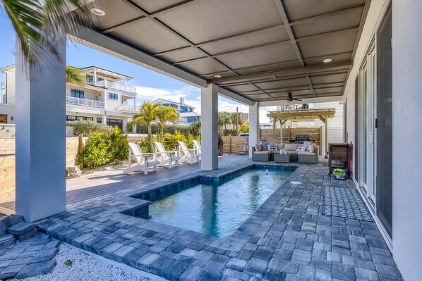 Luxurious pool area to enjoy.