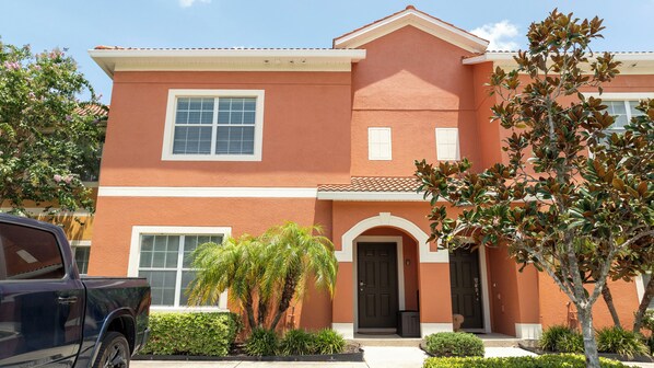 8927 Bismark Palm