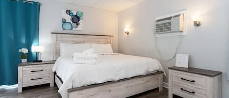 Bedroom 1 (King Bed) (Sleeps 2)