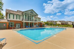 Villages at Penn State | Community Outdoor Pool