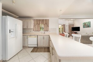poolside kitchen