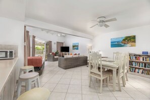 Open plan living/dining room