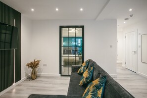Spacious living room