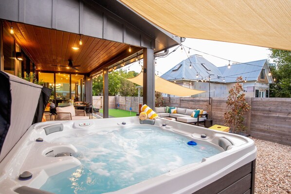 7 person hot tub. Sun shade over sectional has been removed.