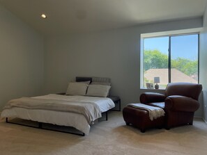 Gigantic main bedroom 