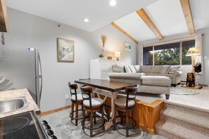 Kitchen/dining.living