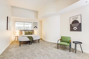 Unit 1 Bedroom - Queen Bed