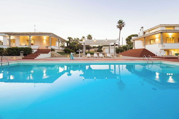 Garden and swimming pool