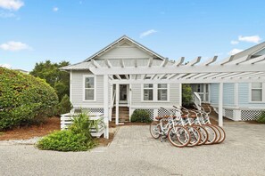 Home includes 6 adult bikes!