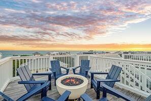 Bearfoot By The Sea (154)
