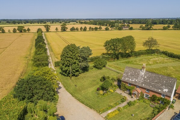 Cutbush Farm House, Hingham: Enjoy picturesque views of arable farmland and lush pasture from every window