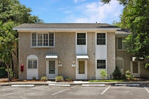 425-B Kingstowne (2)