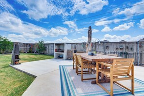 Fenced Yard | Outdoor Dining Area