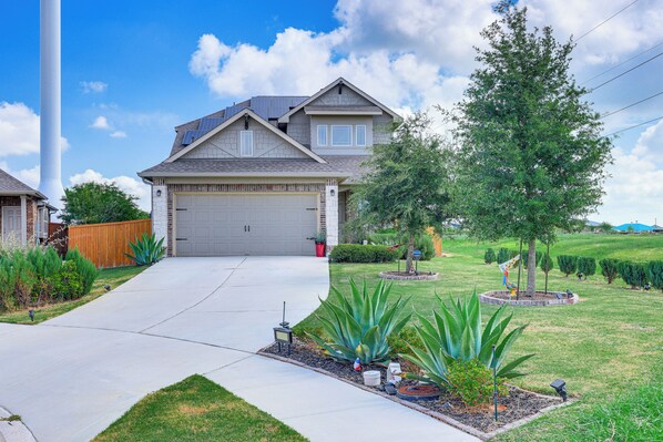 Kyle Vacation Rental | 3BR | 2.5BA | 1,800 Sq Ft | 1 Step to Enter
