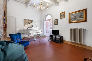 Autumn, Living Room, Spring, Summer